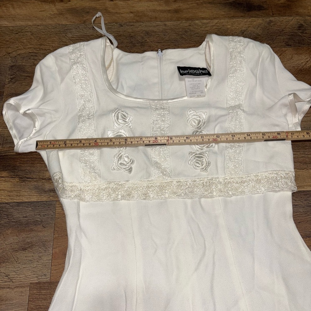 VTG Brioche California White Short Sleeve Dress w/ Rosette & Lace Trim - Picture 9 of 12